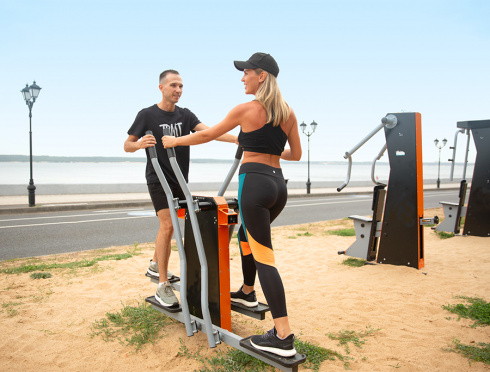 Уличные тренажеры. Как правильно заниматься в Астрахани фото от компании ВИНКО. Интернет-магазин➥i-fun.ru