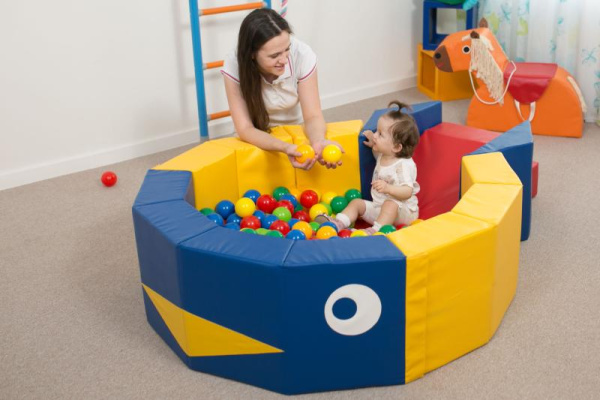 Сухой бассейн с горкой Romana «Кит», 300 шариков